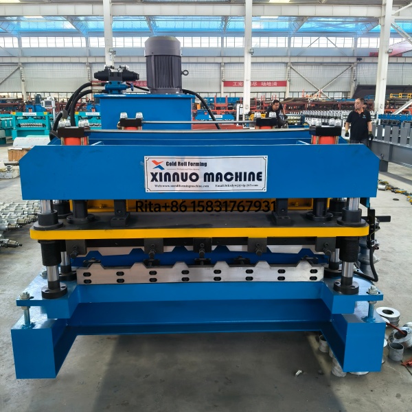 Precision hydraulic shear system with dual guide pillars for smooth metal roof tile cutting