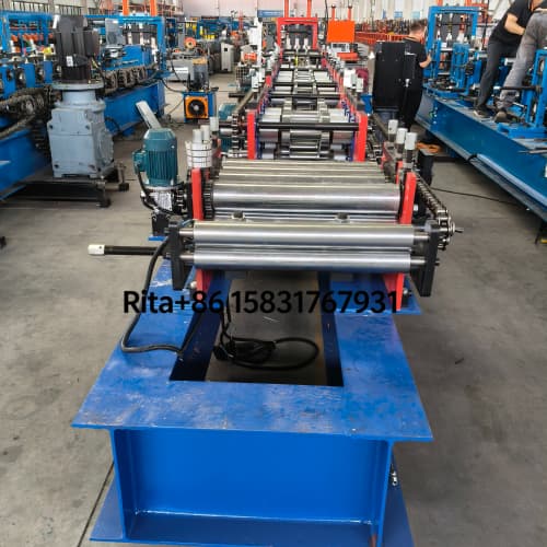 Automatic feeding and leveling section for steel coil processing