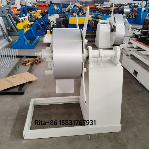 Raw material feeding section for roller shutter door forming equipment
