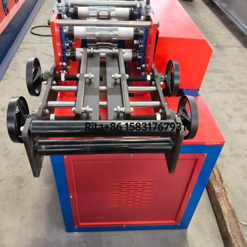 Feeding inlet part structure of semi-auto rolling shutter door roll former