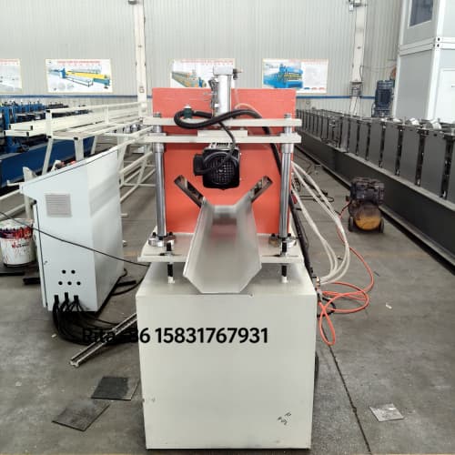 Hydraulic cutting device of shutter slide rail roll forming machine