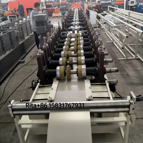 Feeding section of semi-auto rolling shutter profile forming machine