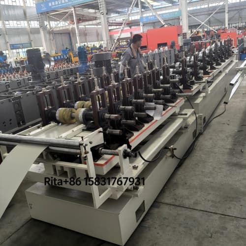 Raw material feeding section of aluminum shutter housing forming equipment