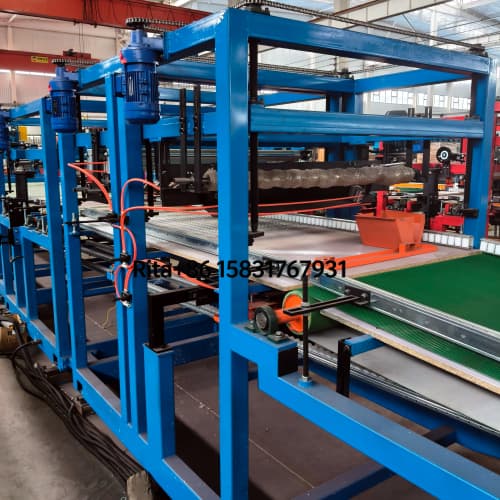Glue spraying and dripping system of Z lock panel production line