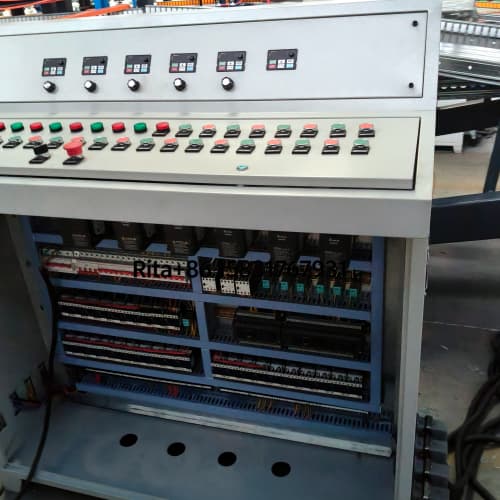 Electrical control system of Z lock sandwich panel machine line