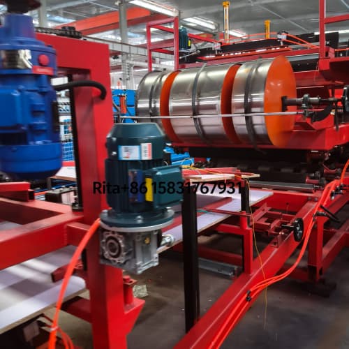 Glue spraying and dripping system of sandwich panel machine automatic production line
