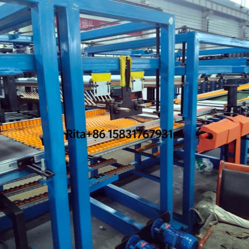 Glue spraying and dripping system of sandwich panel machine line