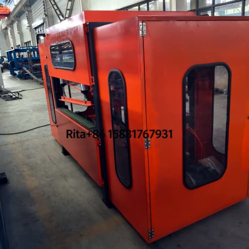 Automatic cutting device of Z lock sandwich panel production line