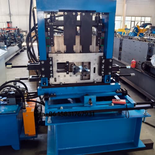 Automatic hydraulic cutting section of the CZ purlin roll forming machine with flying cut system