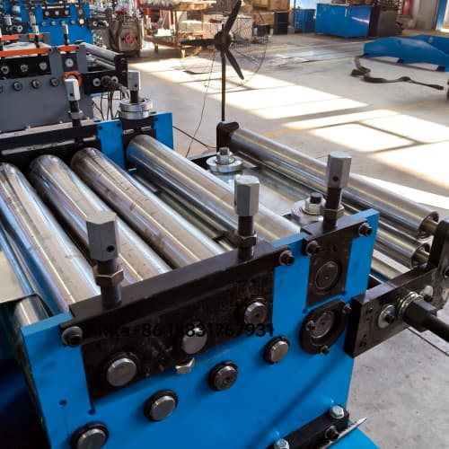 Automatic material feeding section of the CZ purlin roll forming machine with decoiler and guide system