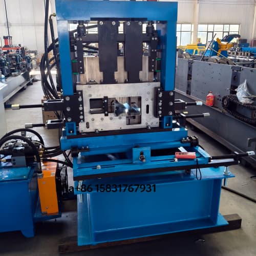 Automatic hydraulic cutting section of the CZ purlin roll forming machine with flying cut system
