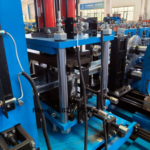 Automatic hydraulic cutting section of the CE certified CZ purlin roll forming machine with flying cut system