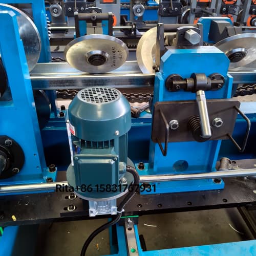Automatic material feeding section of the CE certified CZ purlin roll forming machine with decoiler and guide system