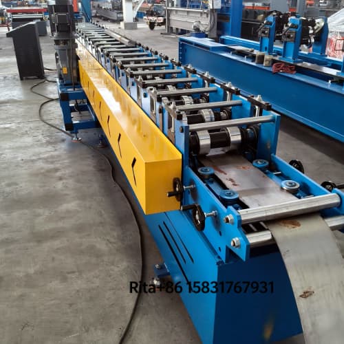 Material entry and feeding section of rolling shutter guide rail forming machine