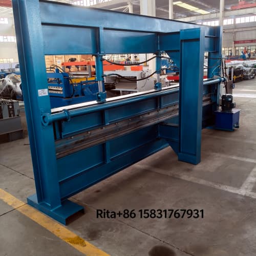 Left view of simple hydraulic press brake for metal plate bending machine